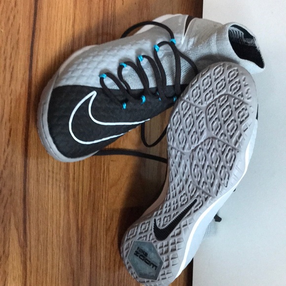 Hypervenom indoors size 6 men’s